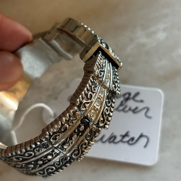 Vintage 90s Silver Tone Bella Rose Cuff Watch - Picture 5 of 6